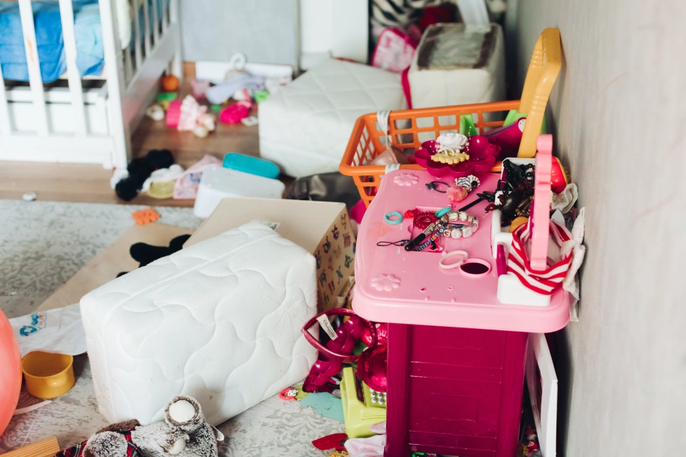 The Benefits of Decluttering Before Cleaning